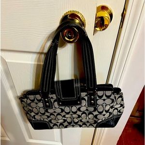 Coach handbag EUC, smoke free home , vintage